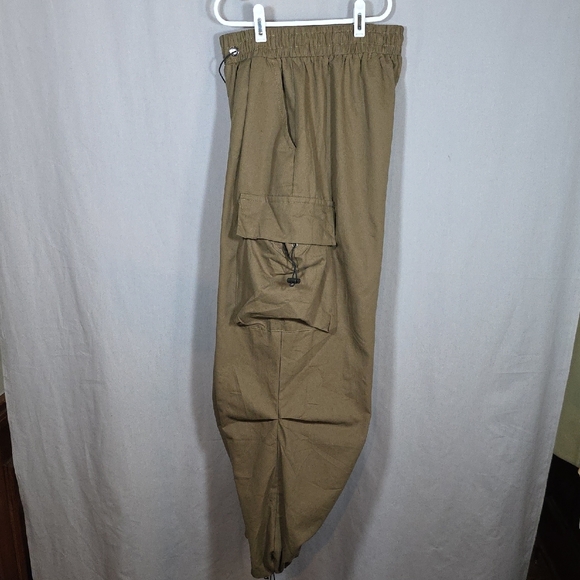 Women's Tan Cargo Pants Size L - Picture 2 of 3